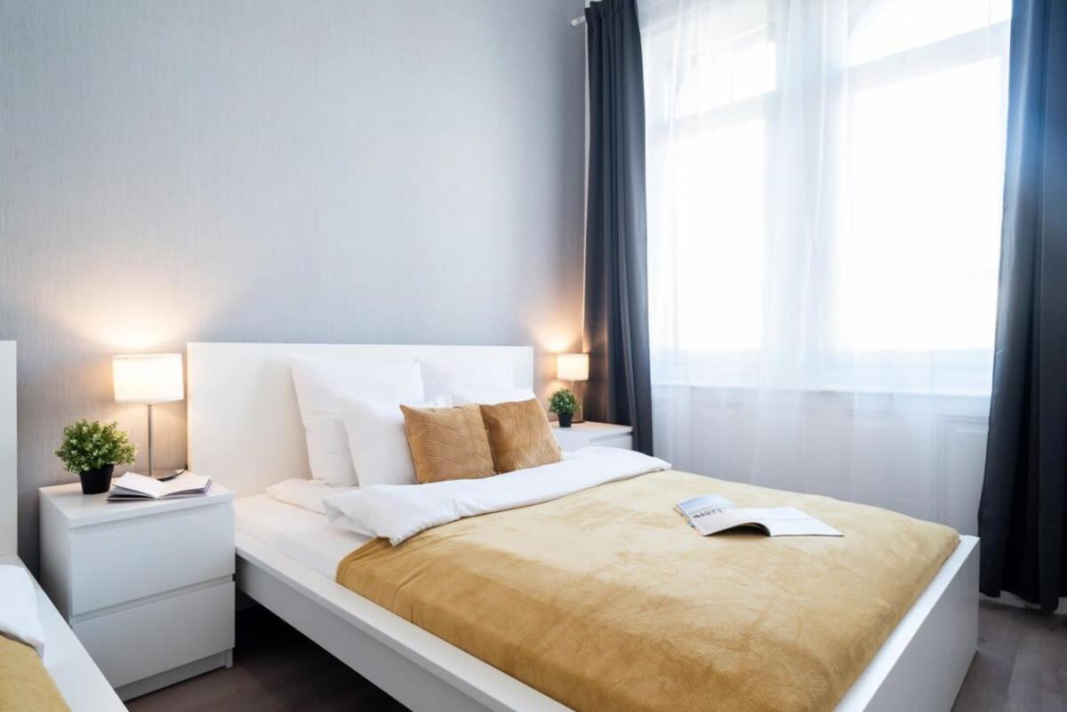 Large Apartment At Perfect Central Location ブダペスト エクステリア 写真