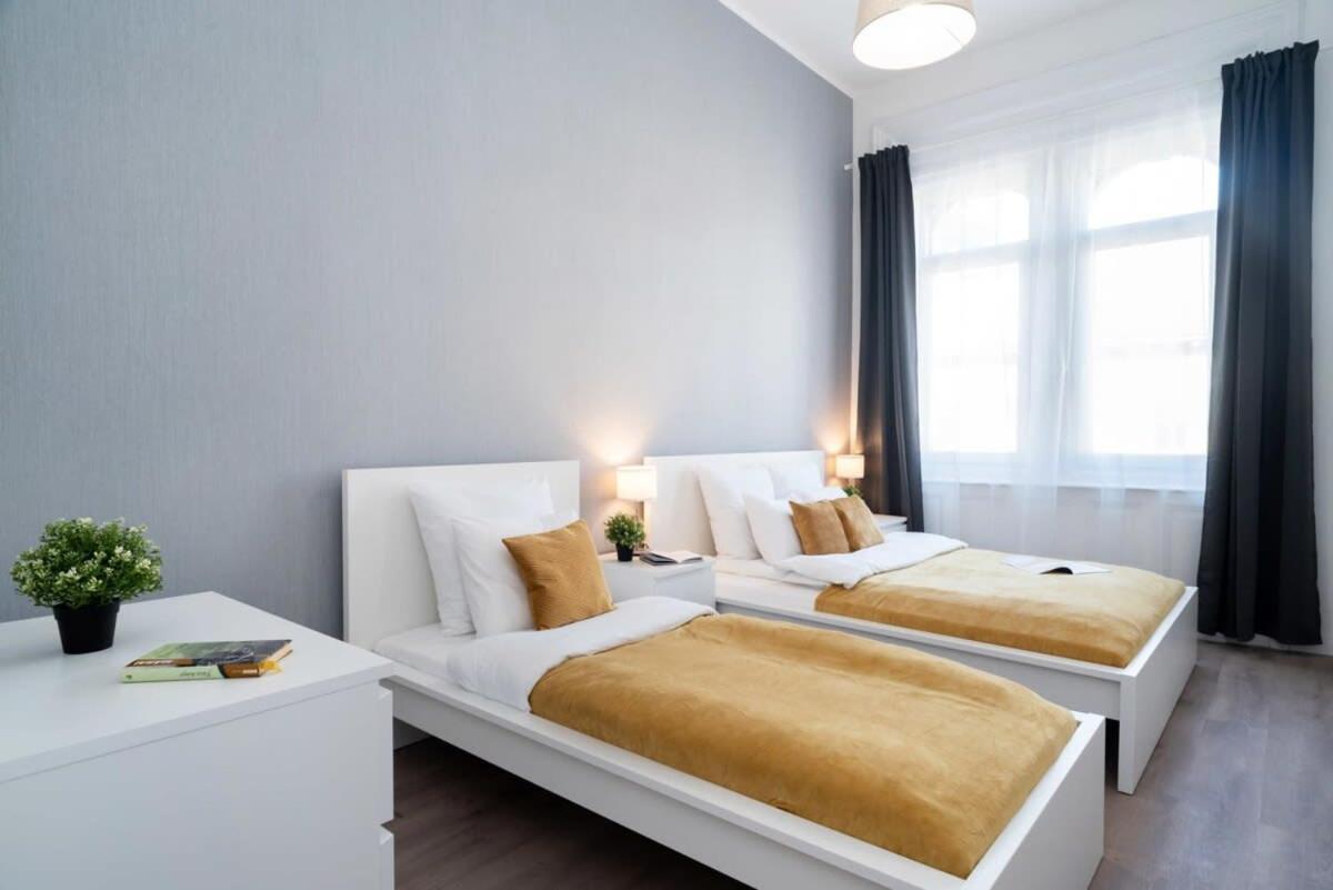 Large Apartment At Perfect Central Location ブダペスト エクステリア 写真