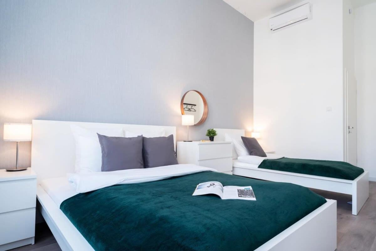Large Apartment At Perfect Central Location ブダペスト エクステリア 写真