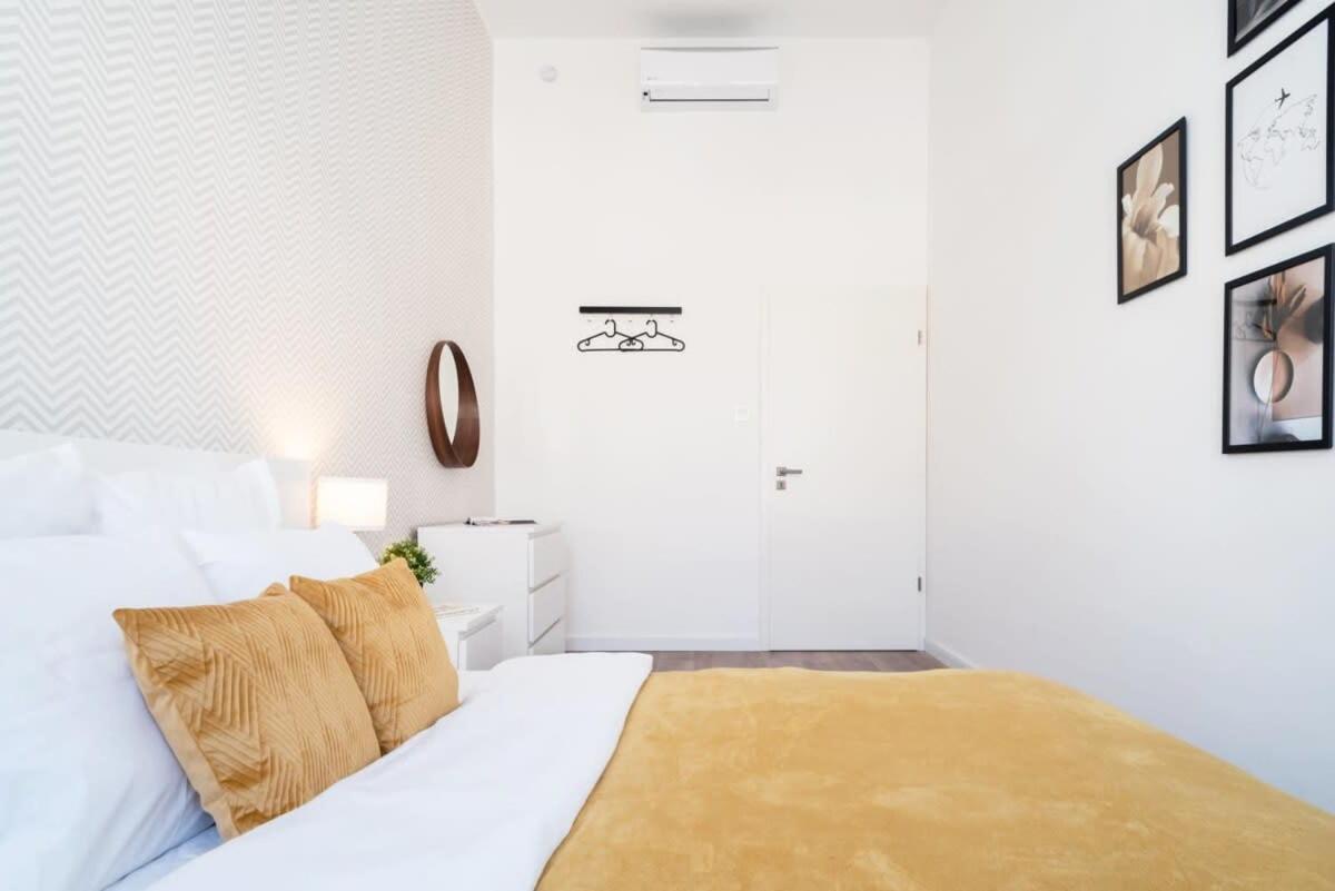 Large Apartment At Perfect Central Location ブダペスト エクステリア 写真
